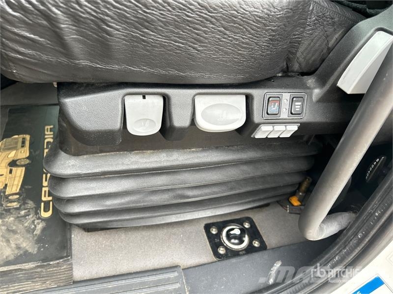 Freightliner Cascadia 126 6x4 T/A Sleeper Truck Tractor Tractor Units