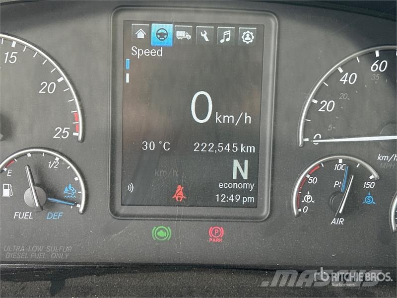 Freightliner Cascadia 126 6x4 T/A Sleeper Truck Tractor Truck Tractor Units
