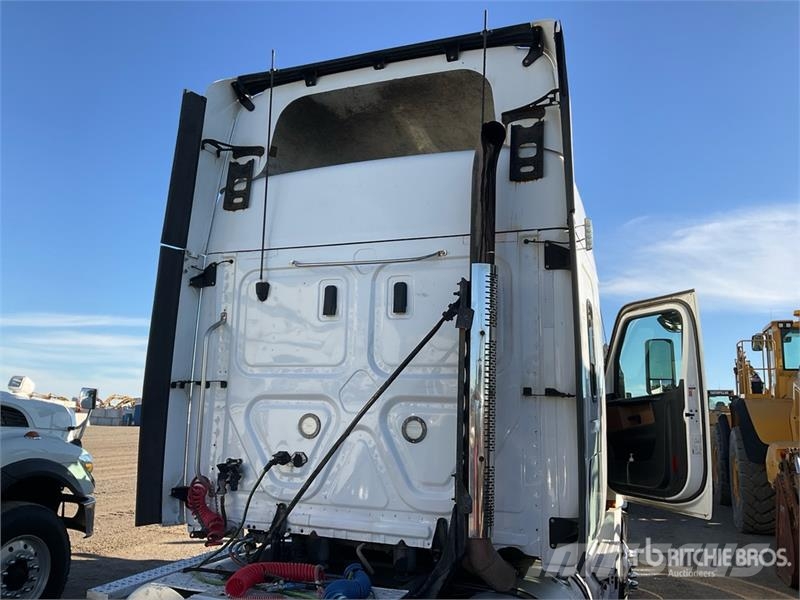Freightliner Cascadia 126 6x4 T/A Sleeper Truck Tractor Traktorske jedinice