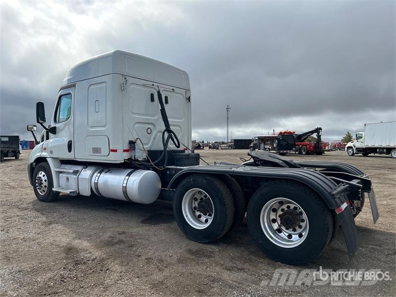 Freightliner Cascadia 113 Trekkers