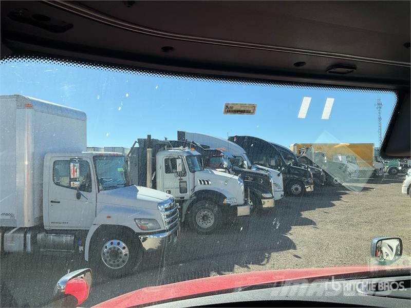 Freightliner Cascadia 126 6x4 T/A Sleeper Truck Tractor (Inoper وحدات الجر