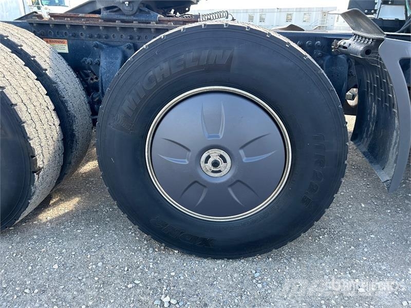 Freightliner Cascadia 126 وحدات الجر