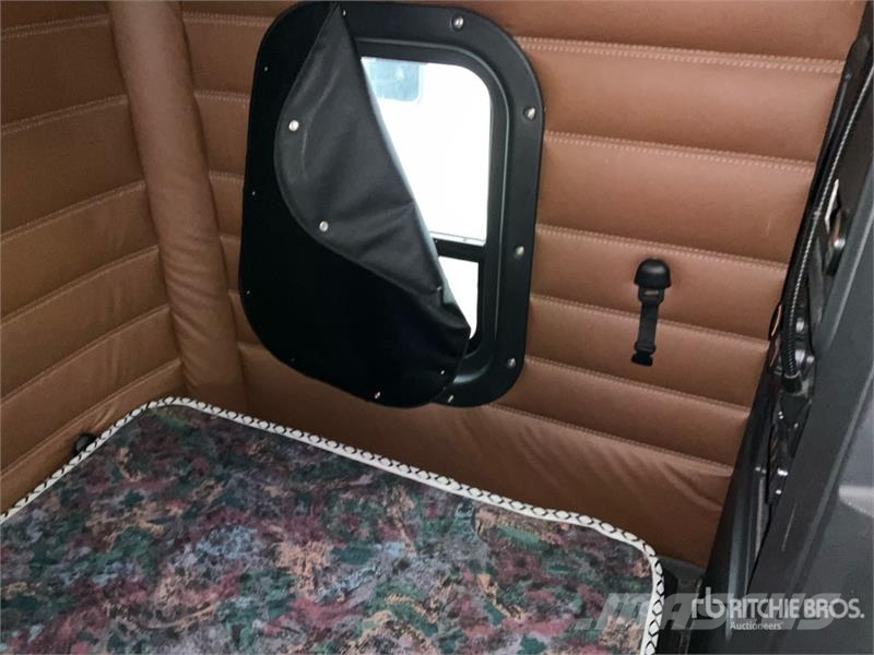 Freightliner Cascadia 126 6x4 T/A Sleeper Truck Tractor Motrici e Trattori Stradali