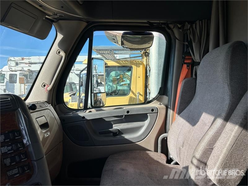 Freightliner Cascadia 125 6x4 T/A Sleeper Truck Tractor Седельные тягачи