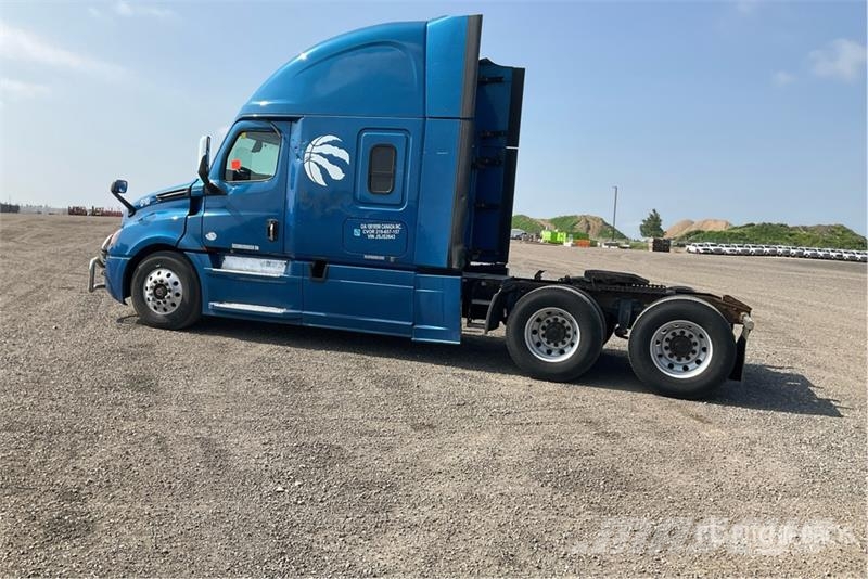 Freightliner Cascadia 126 6x4 T/A Sleeper Truck Tractor Sattelzugmaschinen