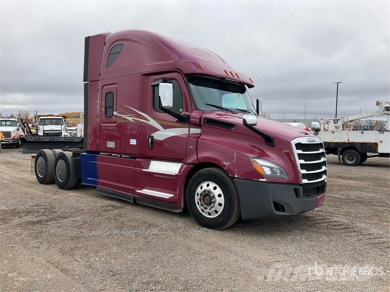 Freightliner Cascadia 126 6x4 T/A Sleeper Truck Tractor Tegljači