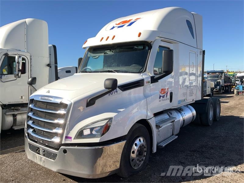 Freightliner Cascadia 126 6x4 T/A Sleeper Truck Tractor Тягачі