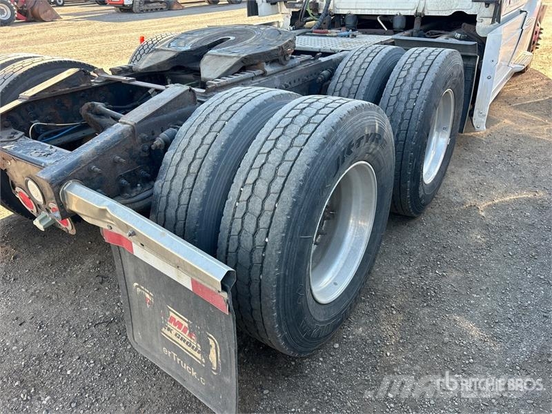Freightliner Cascadia 125 6x4 T/A Sleeper Truck Tractor Truck Tractor Units