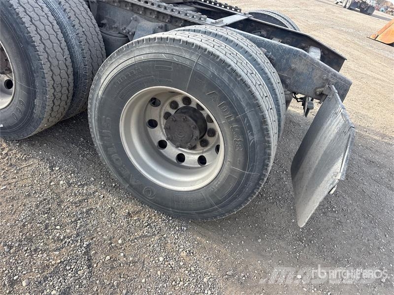Freightliner Cascadia 125 6x4 T/A Sleeper Truck Tractor Tegljači