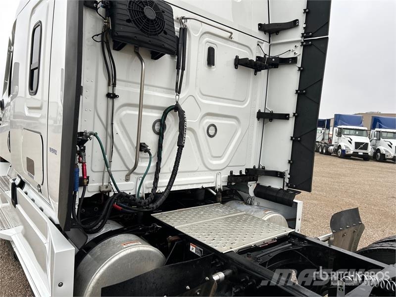 Freightliner Cascadia 126 وحدات الجر