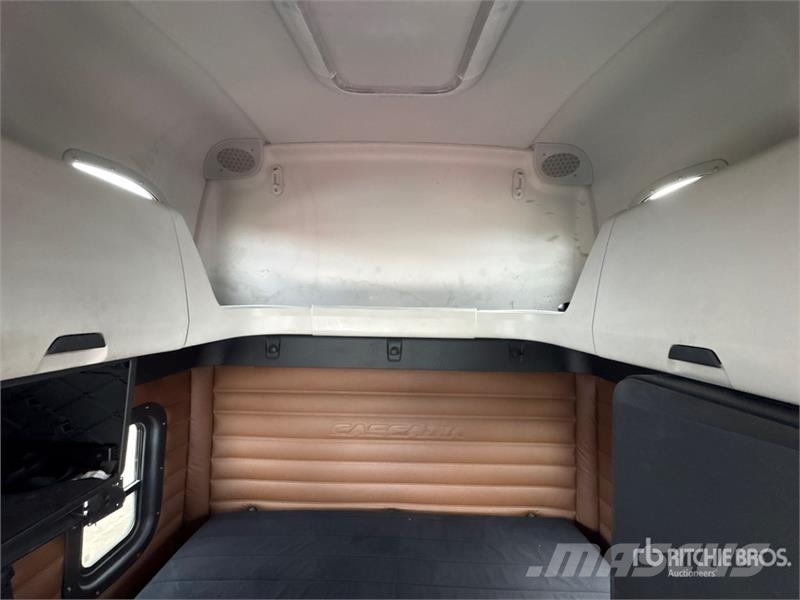 Freightliner Cascadia 126 6x4 T/A Sleeper Truck Tractor Truck Tractor Units