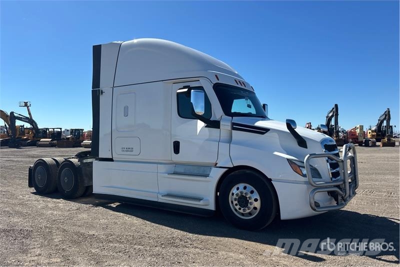 Freightliner Cascadia 126 6x4 T/A Sleeper Truck Tractor Тягачі