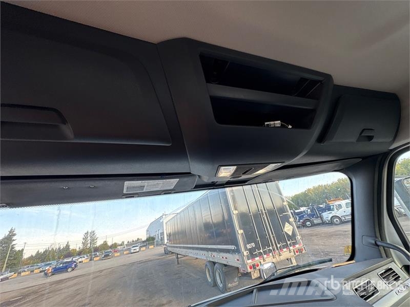 Freightliner Cascadia 126 Седельные тягачи