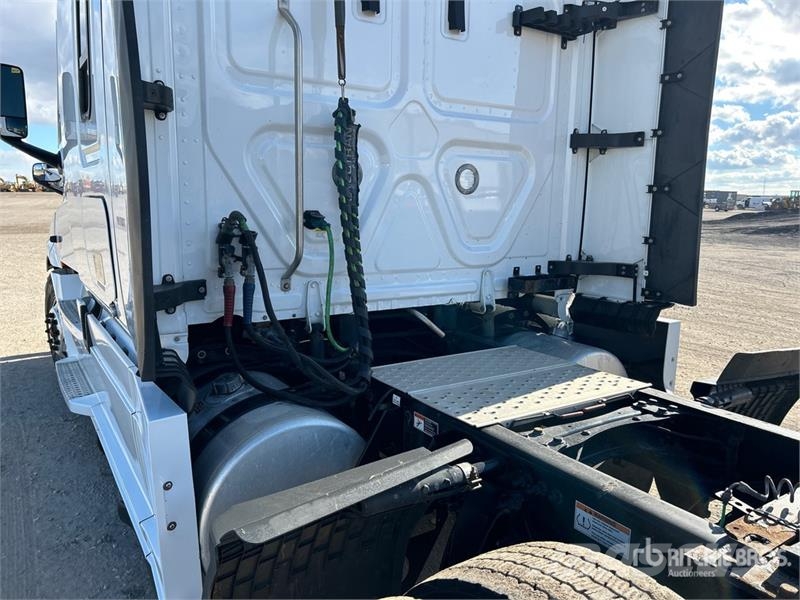 Freightliner Cascadia 126 وحدات الجر