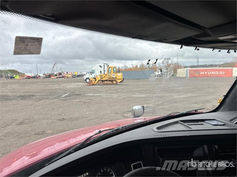 Freightliner Cascadia 126 6x4 T/A Sleeper Truck Tractor Cavalos mecânicos