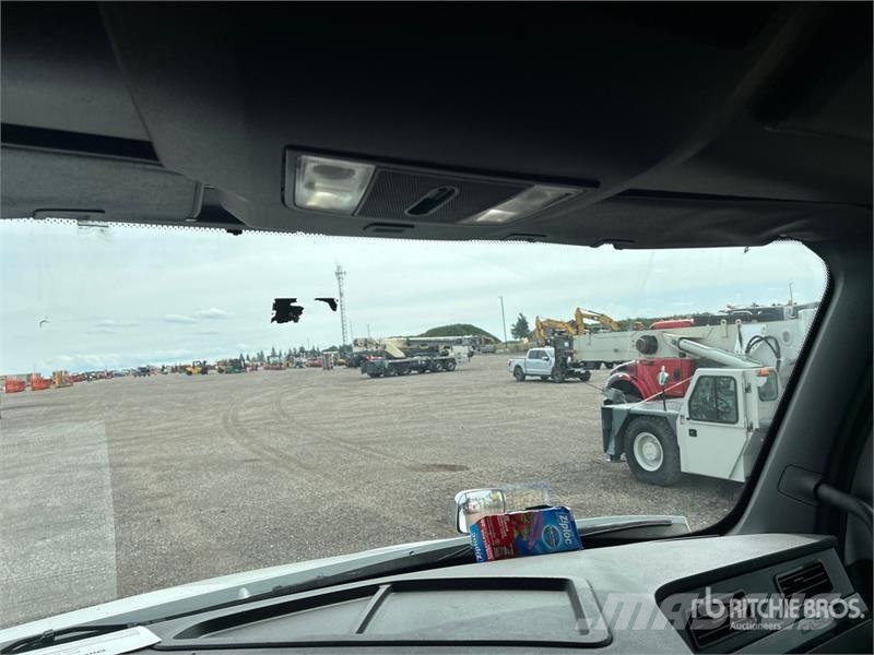 Freightliner Cascadia 126 6x4 T/A Sleeper Truck Tractor Truck Tractor Units