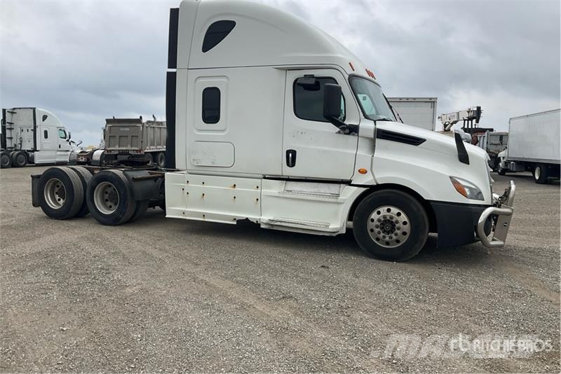 Freightliner Cascadia 126 6x4 T/A Sleeper Truck Tractor Motrici e Trattori Stradali