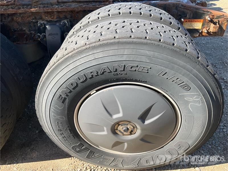 Freightliner Cascadia 126 6x4 T/A Sleeper Truck Tractor (Inoper وحدات الجر