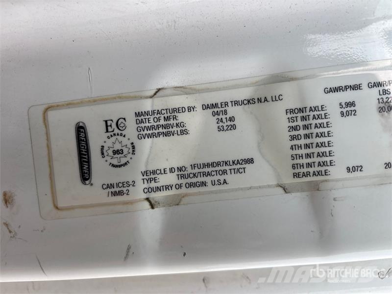 Freightliner Cascadia 126 6x4 T/A Sleeper Truck Tractor Тягачі