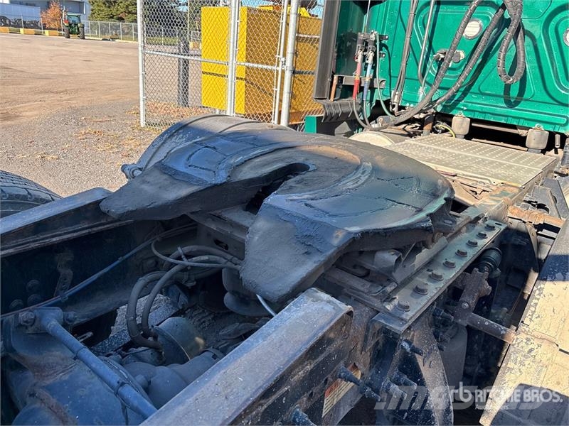 Freightliner Cascadia 126 6x4 T/A Sleeper Truck Tractor Sattelzugmaschinen