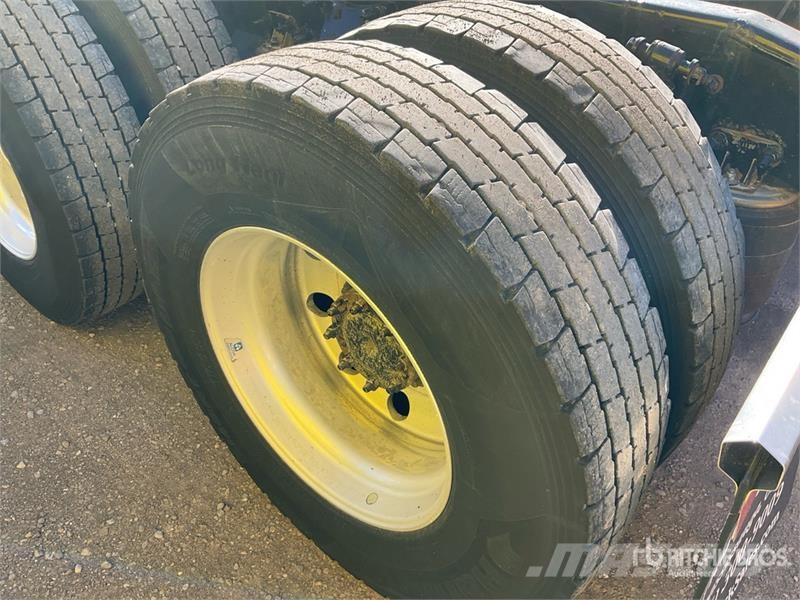 Freightliner Cascadia 126 6x4 T/A Sleeper Truck Tractor وحدات الجر