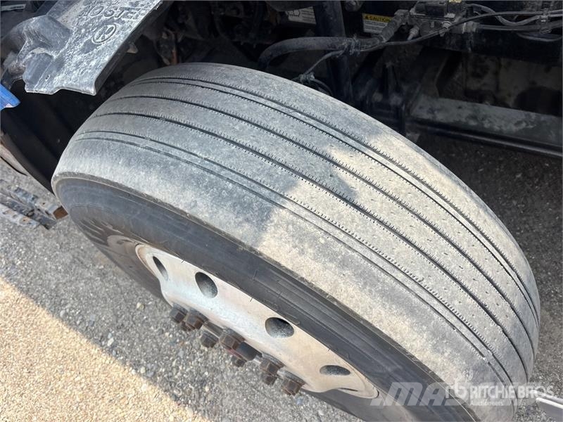 Freightliner Cascadia 126 6x4 T/A Sleeper Truck Tractor (Inoper Autotractoare