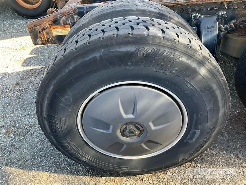 Freightliner Cascadia 126 6x4 T/A Sleeper Truck Tractor (Inoper وحدات الجر