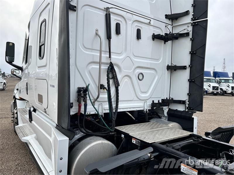 Freightliner Cascadia 126 Truck Tractor Units