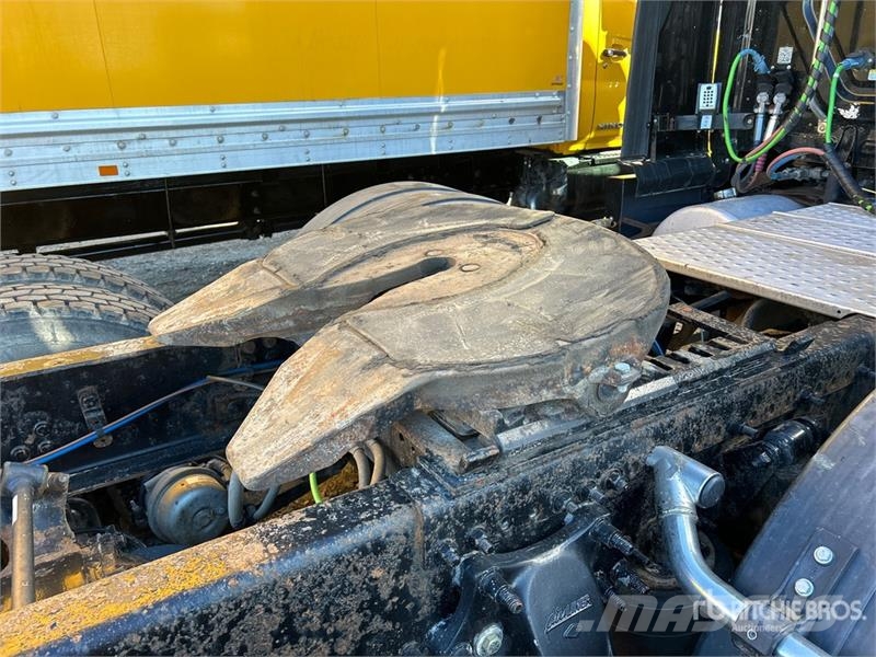 Freightliner Cascadia 126 6x4 T/A Sleeper Truck Tractor Tractor Units