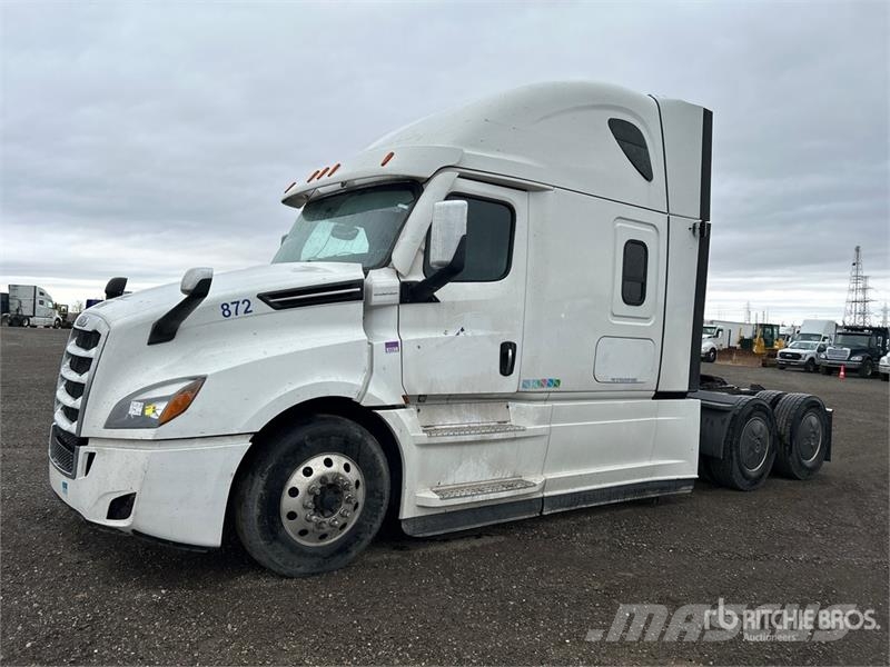 Freightliner Cascadia 126 T/A Sleeper Truck Tractor Tractor Units