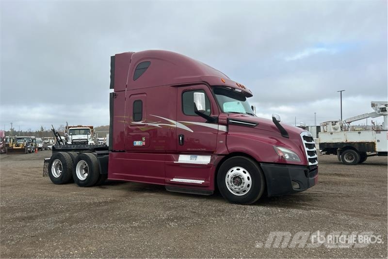 Freightliner Cascadia 126 6x4 T/A Sleeper Truck Tractor Cavalos mecânicos