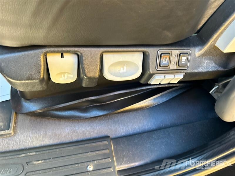 Freightliner Cascadia 126 6x4 T/A Sleeper Truck Tractor Tractor Units