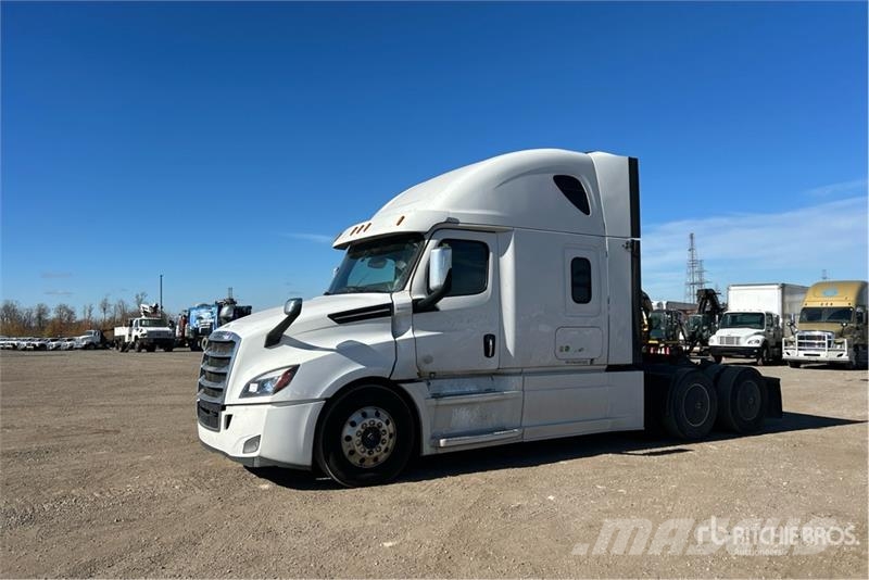 Freightliner Cascadia 126 6x4 T/A Sleeper Truck Tractor Sattelzugmaschinen