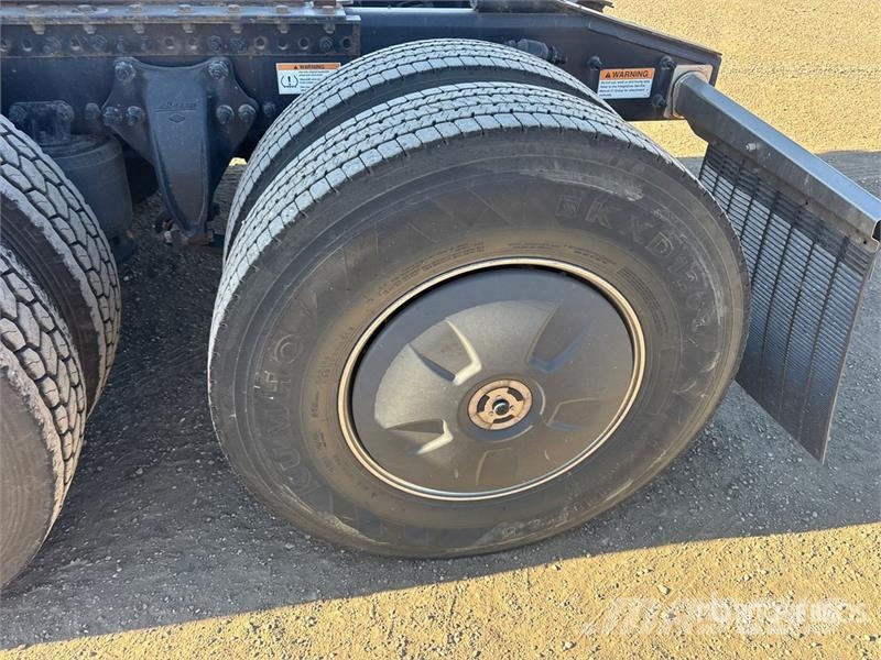 Freightliner Cascadia 126 Тягачі