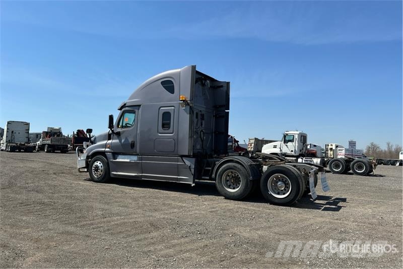 Freightliner Cascadia 125 6x4 T/A Sleeper Truck Tractor Tractor Units