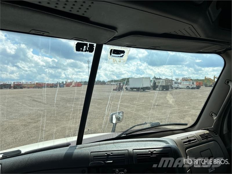 Freightliner Cascadia 125 6x4 T/A Sleeper Truck Tractor Truck Tractor Units