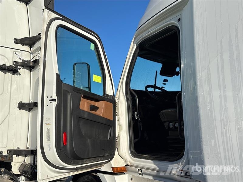 Freightliner Cascadia 126 6x4 T/A Sleeper Truck Tractor Prime Movers