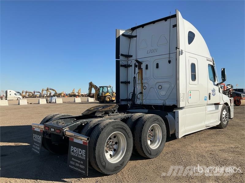 Freightliner Cascadia 126 6x4 T/A Sleeper Truck Tractor وحدات الجر