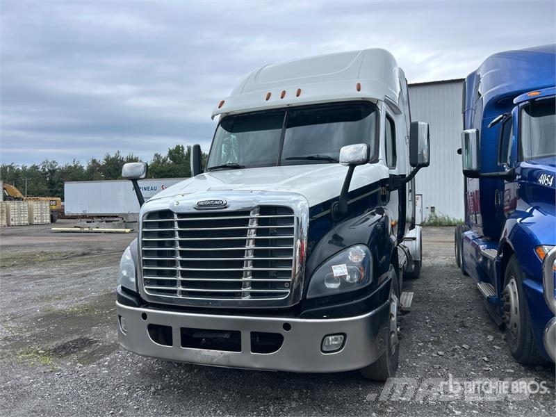 Freightliner Cascadia 125 6x4 T/A Sleeper Truck Tractor (Inoper Nyergesvontatók