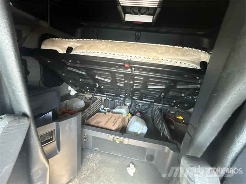 Freightliner Cascadia 126 6x4 T/A Sleeper Truck Tractor (Inoper Tegljači