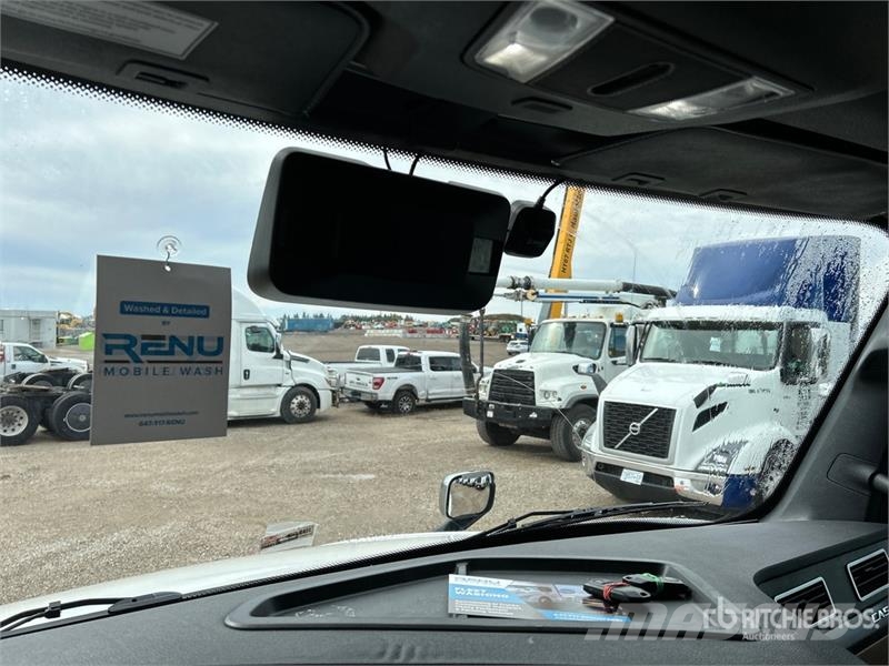 Freightliner Cascadia 126 وحدات الجر