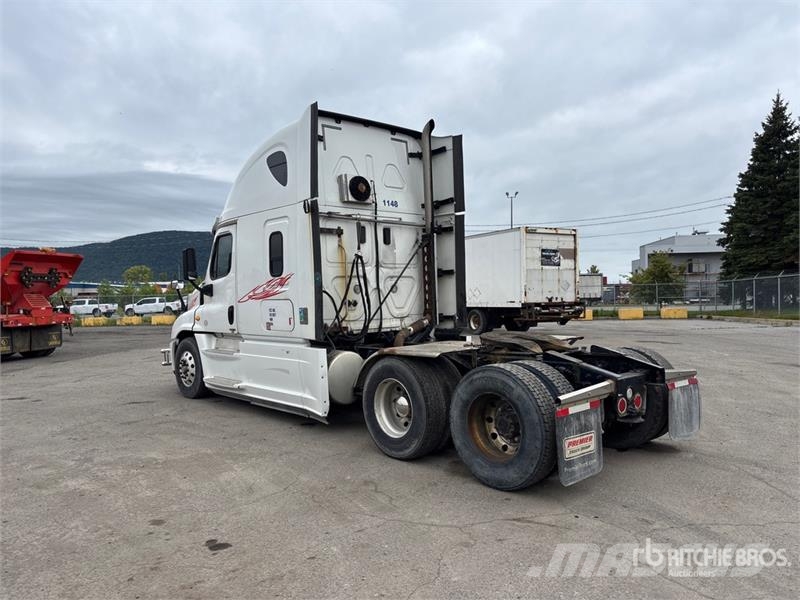 Freightliner Cascadia 125 T/A Sleeper Truck Tractor Sadulveokid