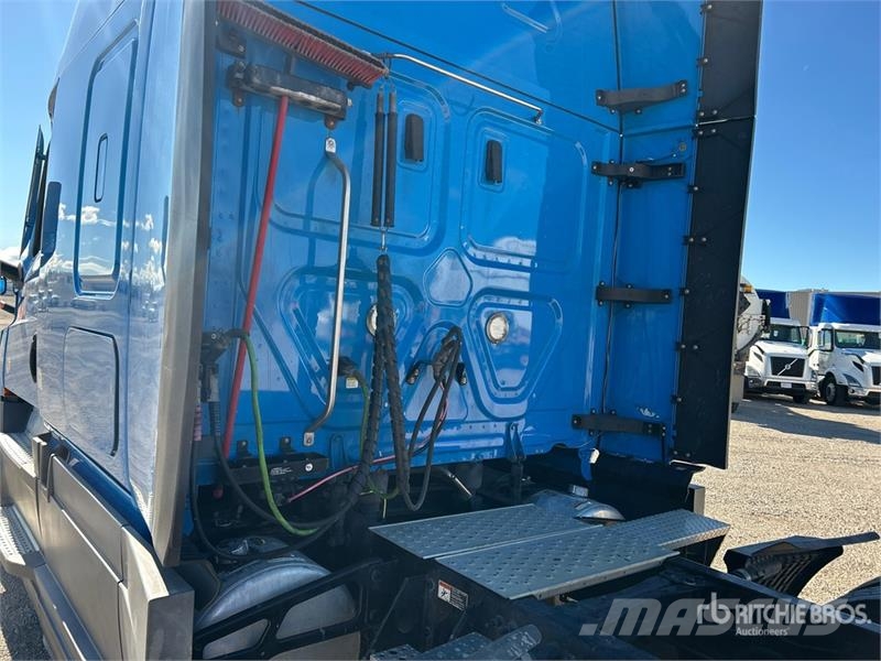 Freightliner Cascadia 126 6x4 T/A Sleeper Truck Tractor وحدات الجر