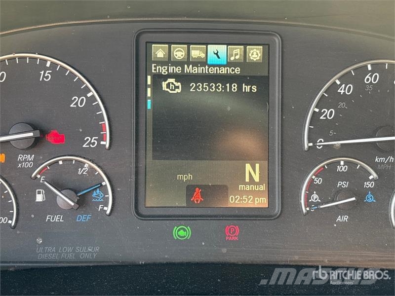 Freightliner Cascadia 126 6x4 T/A Sleeper Truck Tractor (Inoper Sattelzugmaschinen