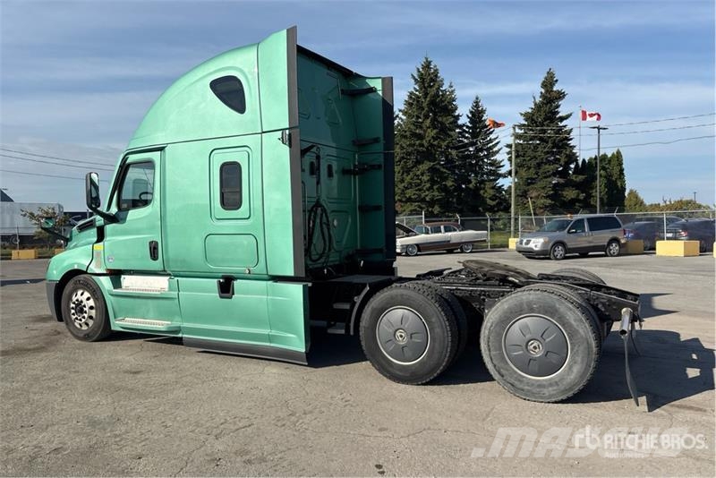 Freightliner Cascadia 126 T/A Sleeper Truck Tractor Cabezas tractoras