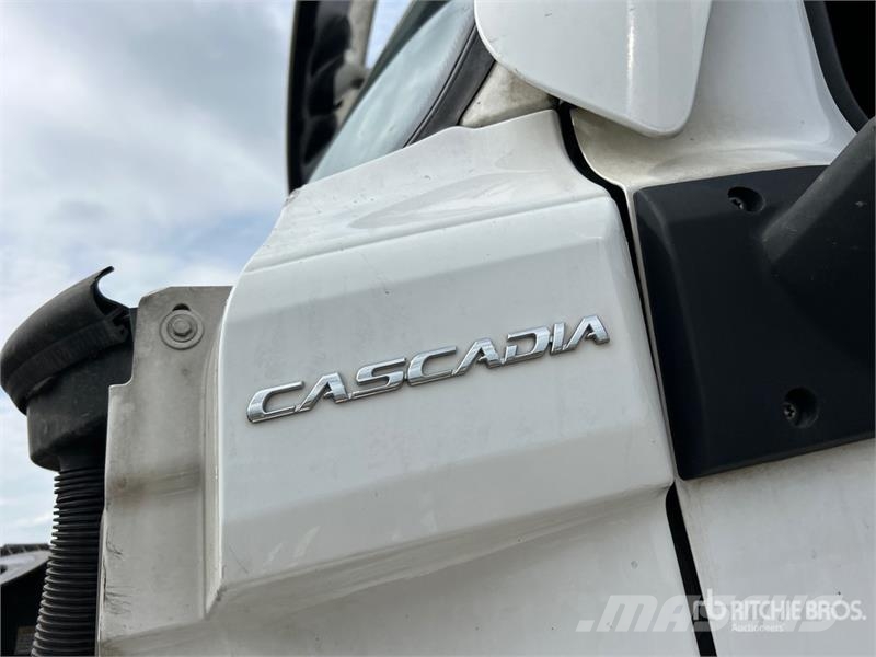 Freightliner Cascadia 126 6x4 T/A Sleeper Truck Tractor Tractor Units