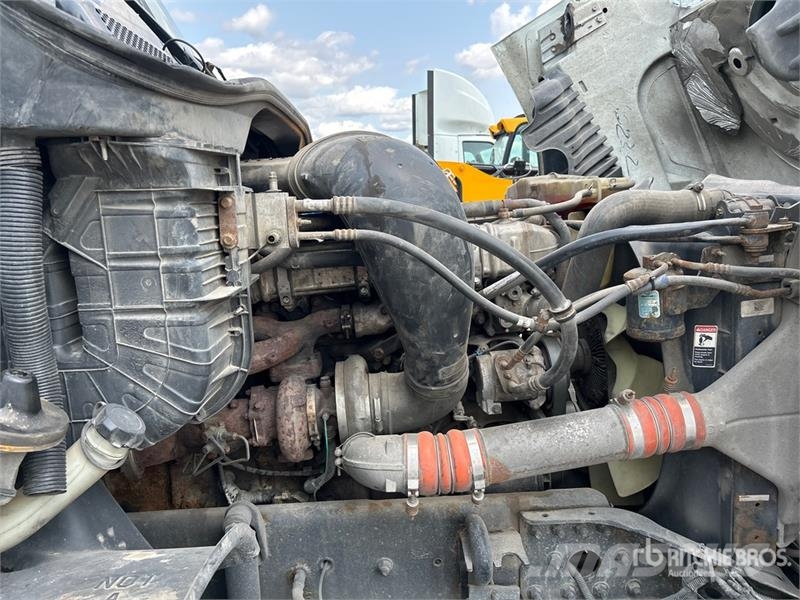 Freightliner Cascadia 125 6x4 T/A Sleeper Truck Tractor Motrici e Trattori Stradali