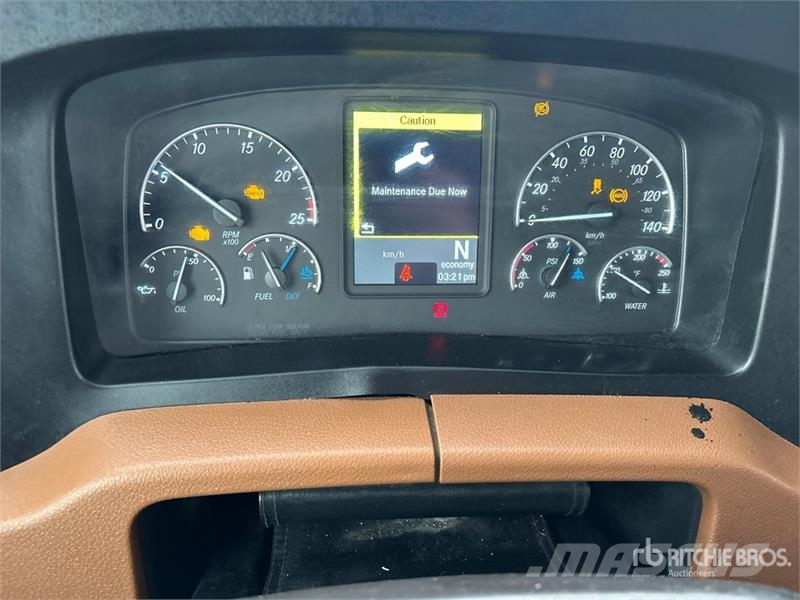 Freightliner Cascadia 126 6x4 T/A Sleeper Truck Tractor Camiones tractor