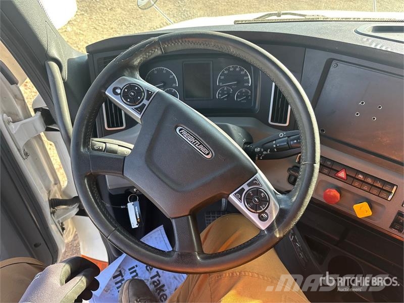 Freightliner Cascadia 126 Vetopöytäautot