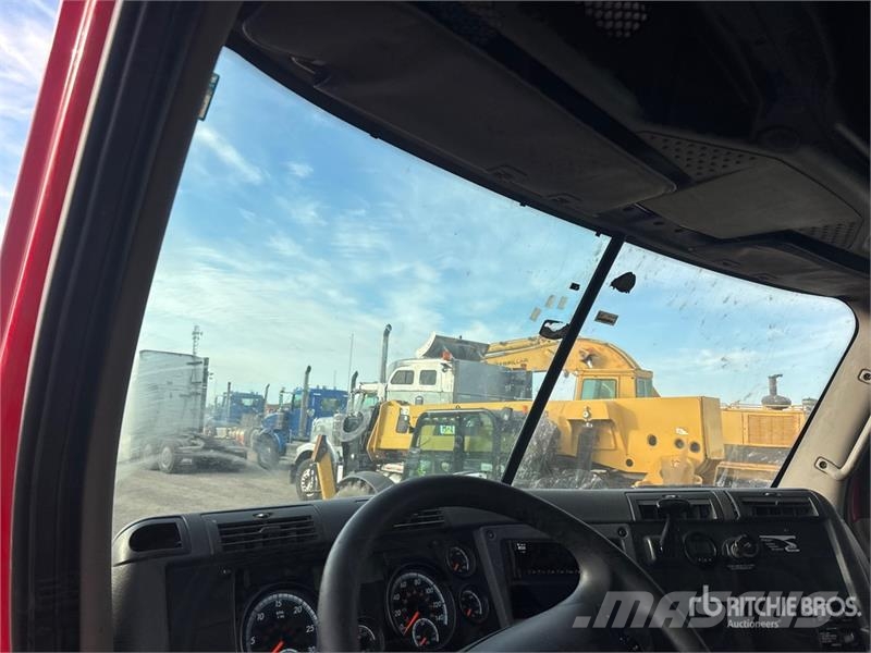 Freightliner Cascadia 125 6x4 T/A Sleeper Truck Tractor Tegljači